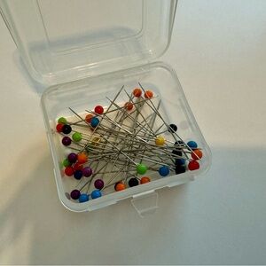 Set of 45 sewing pins & clear container